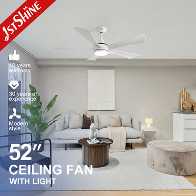 Bon prix Ventilateur de plafond en plastique haute vitesse de 52 pouces avec lumière LED et moteur CC en ligne
