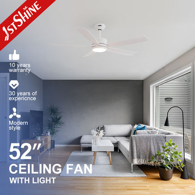 Bon prix Ventilateur de plafond LED moderne de 52 pouces avec télécommande à 6 vitesses et pales en ABS pour salon en ligne