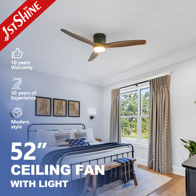 Bon prix Lumière de ventilateur de plafond de 52 pouces avec moteur CC et lames en bois massif pour salon intérieur en ligne