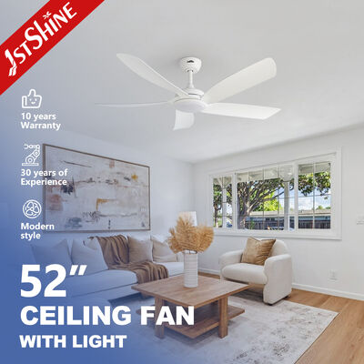 Qualité Ventilateur de plafond moderne de 52 pouces avec lumière avec moteur CC silencieux et 5 lames ABS pour un design ultra-mince Usine