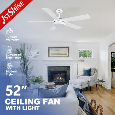 Bon prix Ventilateur de plafond moderne de 52 pouces avec lumière LED et moteur à courant continu économe en énergie pour un fonctionnement silencieux en ligne