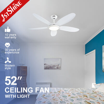 Bon prix Ventilateur de plafond moderne de 52 pouces avec lumière LED et moteur CC silencieux En ligne