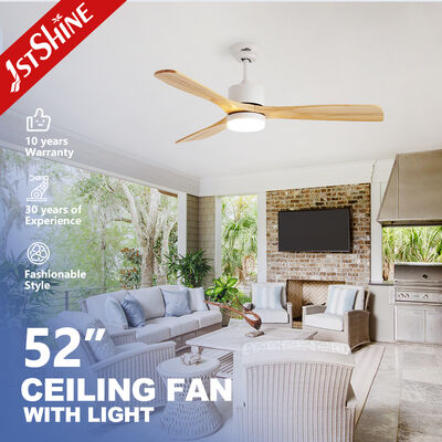 Bon prix Ventilateur de plafond décoratif de 52 pouces avec des lames en bois massif et un moteur CC économe en énergie En ligne